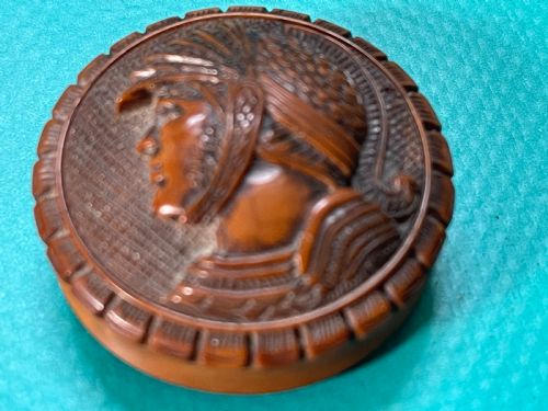 A GEORGIAN COQUILLA NUT PATCH BOX - ADDITIONAL PHOTO 2