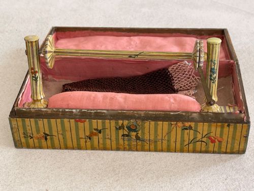 an antique georgian nettinglace box - CATEGORY: ANTIQUE BOXES - DATED GEORGIAN