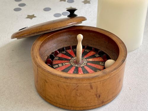 AN ANTIQUE TRAVELLING ROULETTE GAME - ADDITIONAL PHOTO 1