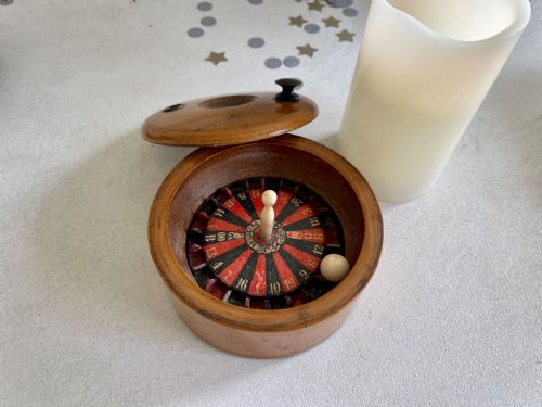 AN ANTIQUE TRAVELLING ROULETTE GAME - ADDITIONAL PHOTO 3