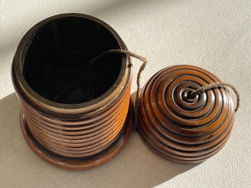 AN ANTIQUE BEE HIVE STRING BOX - ADDITIONAL PHOTO 5