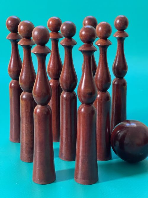 an antique treen set of indoor skittles ball - CATEGORY: ANTIQUE MISCELLANEOUS - DATED 1900
