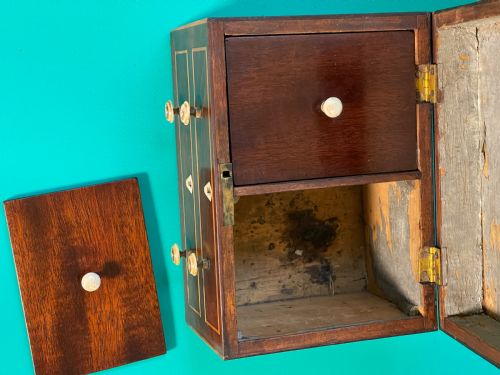 AN ANTIQUE TEA CADDY IN THE SHAPE OF A CHEST OF DRAWERS - ADDITIONAL PHOTO 4