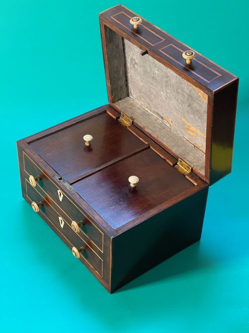 AN ANTIQUE TEA CADDY IN THE SHAPE OF A CHEST OF DRAWERS - ADDITIONAL PHOTO 14