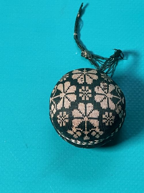 A RARE ANTIQUE QUAKER PIN CUSHION BALL - ADDITIONAL PHOTO 1