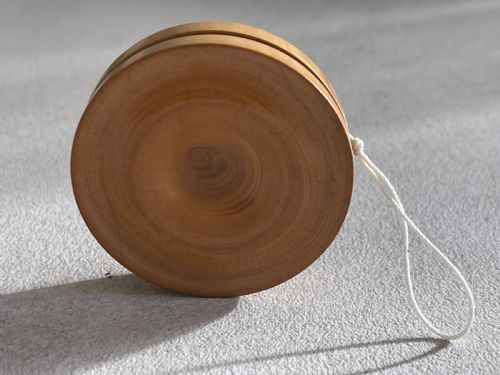 AN ANTIQUE TREEN BOXWOOD YOYO - ADDITIONAL PHOTO 2
