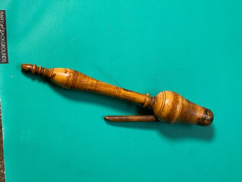 AN ANTIQUE TREEN BOXWOOD TEACHERS CLICKER - ADDITIONAL PHOTO 1