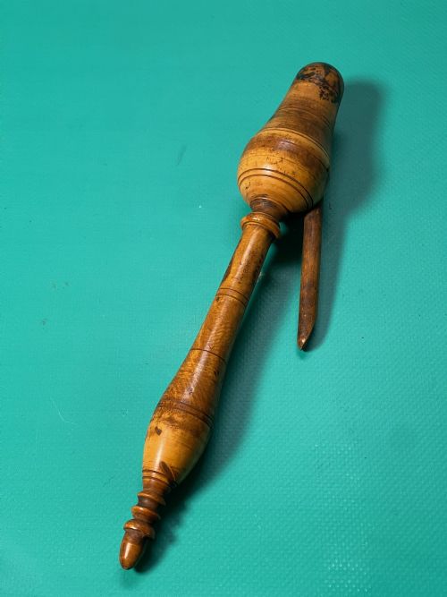 AN ANTIQUE TREEN BOXWOOD TEACHERS CLICKER - ADDITIONAL PHOTO 3