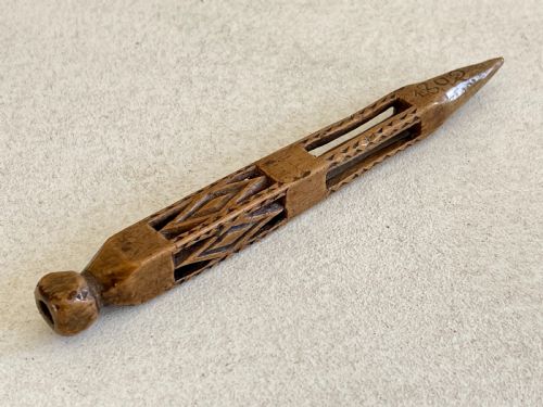 AN ANTIQUE TREEN DATED KNITTING SHEATH 1802 - ADDITIONAL PHOTO 4