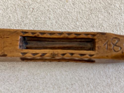 AN ANTIQUE TREEN DATED KNITTING SHEATH 1802 - ADDITIONAL PHOTO 5