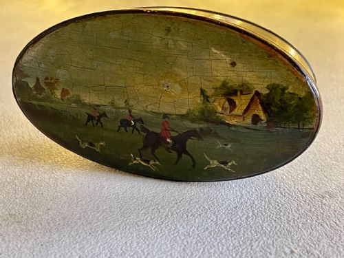 AN ANTIQUE HORN SNUFF BOX WITH PAINTED HUNTING SCENE - ADDITIONAL PHOTO 2