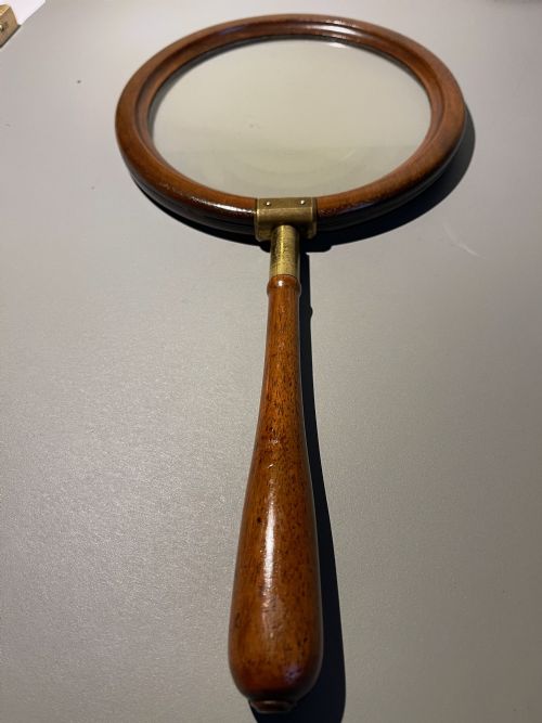 A LARGE ANTIQUE MAGNIFYINGVIEWING GLASS - ADDITIONAL PHOTO 7
