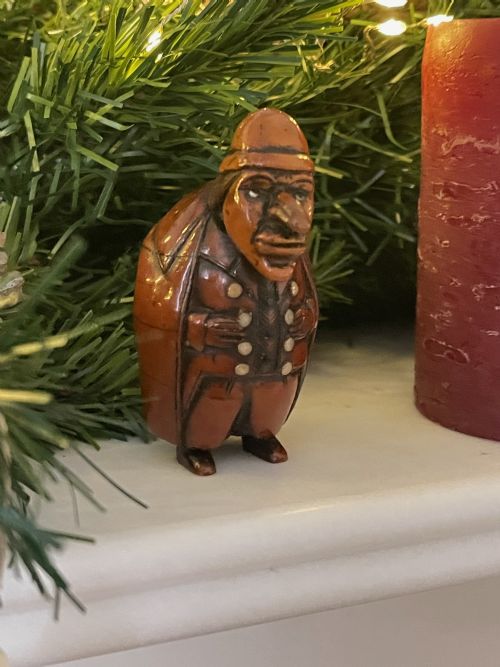 AN ANTIQUE COQUILLA NUT FIGURAL SNUFF BOX - ADDITIONAL PHOTO 1