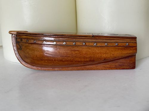 AN ANTIQUE PUZZLE SNUFF BOX IN THE SHAPE OF A BOAT - ADDITIONAL PHOTO 2