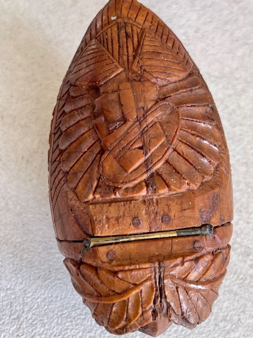 ANTIQUE COQUILLA NUT SNUFF BOX BUGBEAR - ADDITIONAL PHOTO 4