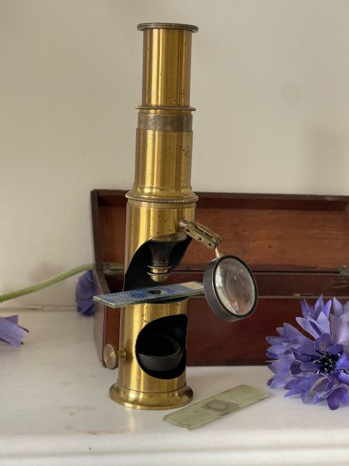 A VICTORIAN DRUM MICROSCOPE WITH STAGE MAGNIFIER - ADDITIONAL PHOTO 2