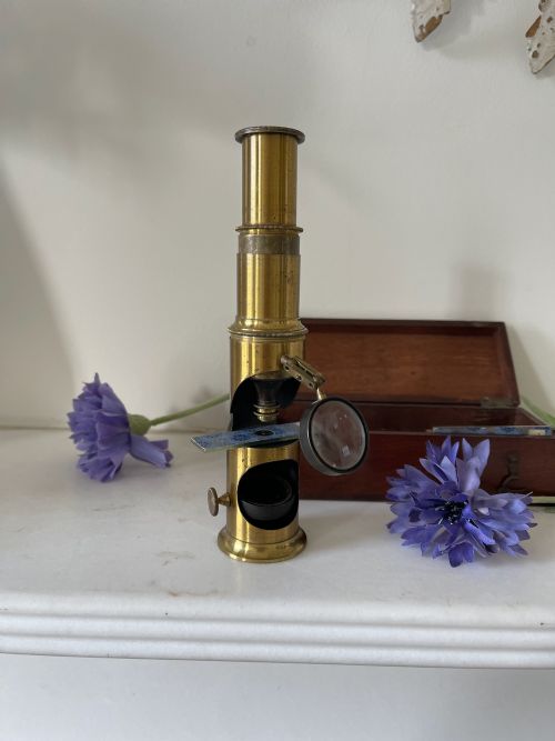 A VICTORIAN DRUM MICROSCOPE WITH STAGE MAGNIFIER - ADDITIONAL PHOTO 3