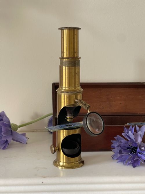 A VICTORIAN DRUM MICROSCOPE WITH STAGE MAGNIFIER - ADDITIONAL PHOTO 4