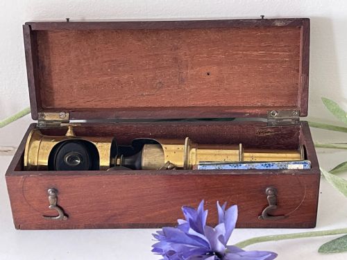 A VICTORIAN DRUM MICROSCOPE WITH STAGE MAGNIFIER - ADDITIONAL PHOTO 5