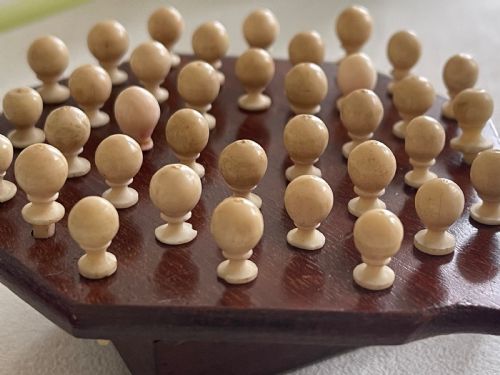 A MINI SIZED PEG SOLITAIRE BOARD BONE PEGS - ADDITIONAL PHOTO 5