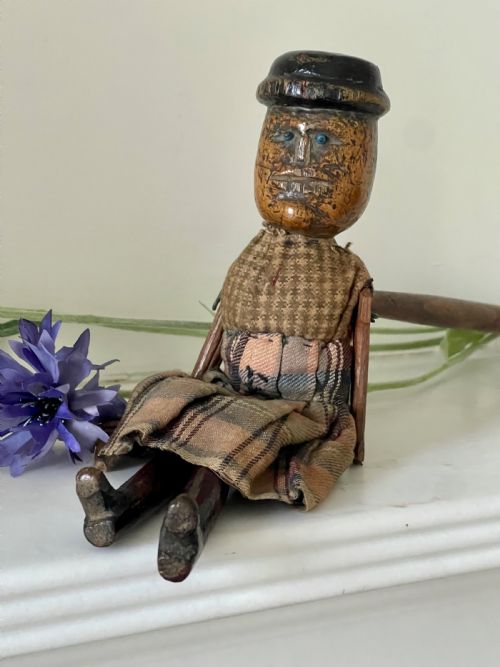 AN ANTIQUE WOODEN JIGGER DOLL - ADDITIONAL PHOTO 3