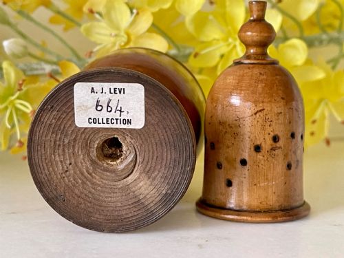 AN ANTIQUE MUFFINEER LEVI COLLECTION LABEL - ADDITIONAL PHOTO 2