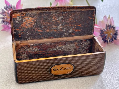 AN ANTIQUE PEN WORK SNUFF BOX BY G COBB - ADDITIONAL PHOTO 2