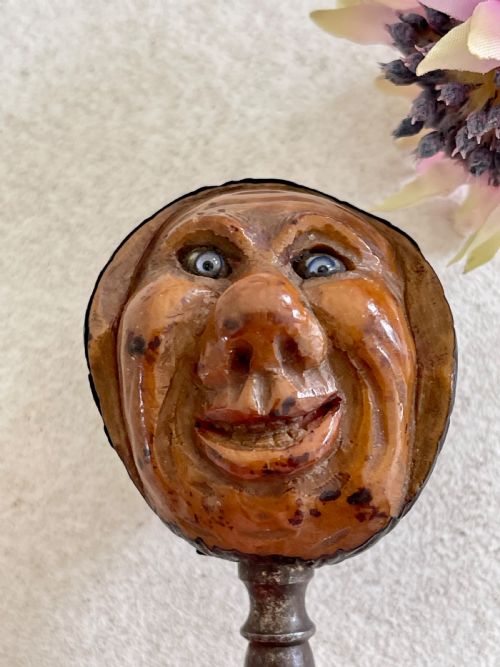 AN UNUSUAL COQUILLA FIGURAL HEADED BUTTON HOOK - ADDITIONAL PHOTO 1