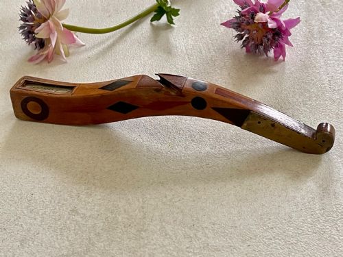 ANTIQUE TREEN KNITTING SHEATH INLAID WITH DIAMONDS CIRCLES AND TRIANGLES - ADDITIONAL PHOTO 3