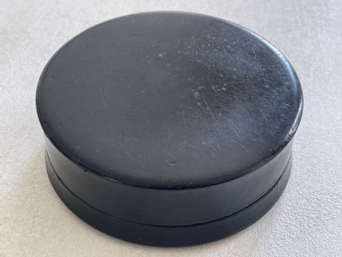 AN ANTIQUE HAND PAINTED PAPIER MACHE SNUFF BOX - ADDITIONAL PHOTO 3