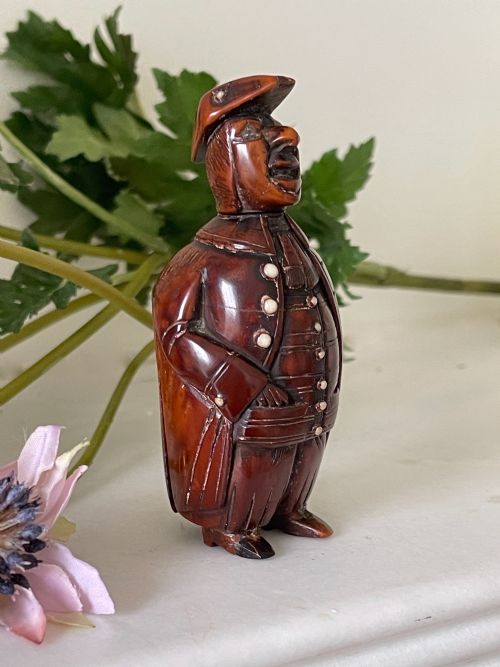 AN ANTIQUE COQUILLA NUT FIGURAL SNUFF BOX - ADDITIONAL PHOTO 1