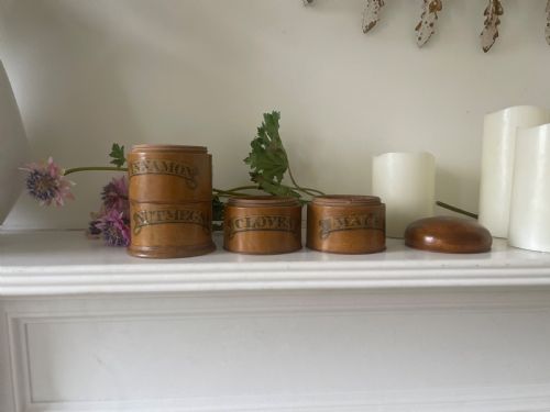 AN ANTIQUE TREEN FOUR TIER SPICE TOWER - ADDITIONAL PHOTO 3