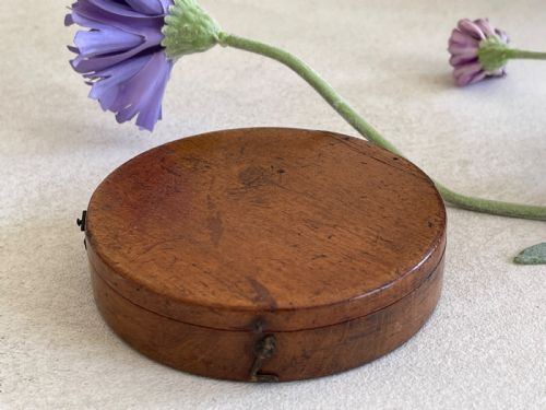 AN ANTIQUE MAHOGANY CASED CIRCULAR COMPASS - ADDITIONAL PHOTO 1