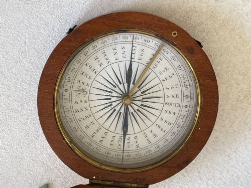 AN ANTIQUE MAHOGANY CASED CIRCULAR COMPASS - ADDITIONAL PHOTO 2