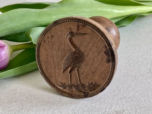 AN ANTIQUE TREEN BUTTER STAMP HERONCRANE MAKERRETAILERS STAMP - ADDITIONAL PHOTO 4