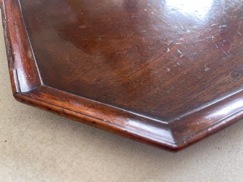 A SMALL ANTIQUE MAHOGANY OCTAGONAL TRAY - ADDITIONAL PHOTO 4