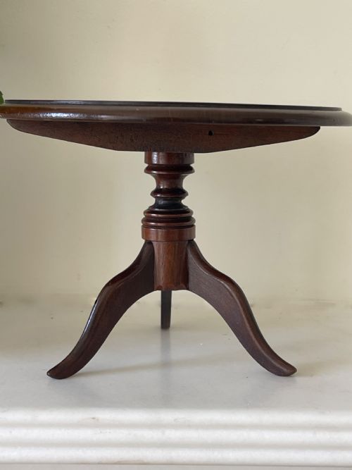 A MINI ANTIQUE TRIPOD TABLE - ADDITIONAL PHOTO 1