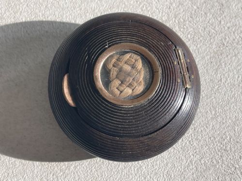 antique snuff box with keepsake lock of hair - CATEGORY: ANTIQUE BOXES - DATED 19TH CENTURY