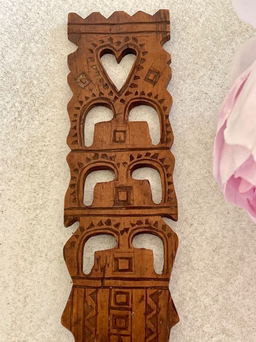 AN ANTIQUE TREEN WELSH LOVESPOON - ADDITIONAL PHOTO 3