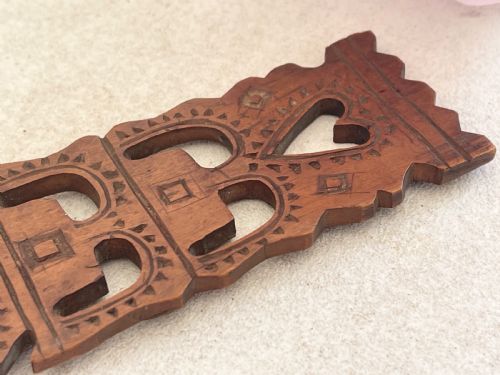 AN ANTIQUE TREEN WELSH LOVESPOON - ADDITIONAL PHOTO 5
