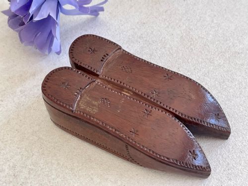 ANTIQUE DOUBLE SNUFF SHOE WITH A PICTURE OF A LADY - ADDITIONAL PHOTO 2