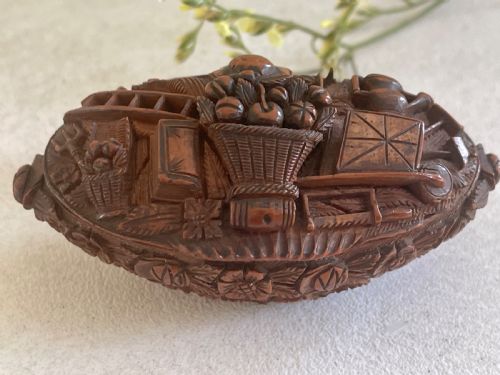 antique coquilla nut snuff box gardening tools - CATEGORY: ANTIQUE BOXES - DATED 19TH CENTURY