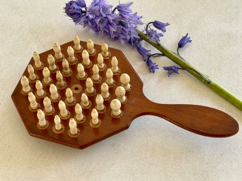 ANTIQUE TRAVELLING PEG SOLITAIRE BOARD WITH BONE PEGS