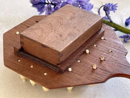 ANTIQUE TRAVELLING PEG SOLITAIRE BOARD WITH BONE PEGS - ADDITIONAL PHOTO 7