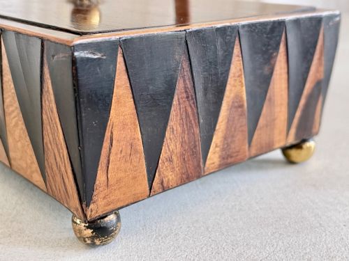 AN ANTIQUE VAN DYKE DECORATED BOXBASKET SPECIMEN WOODS - ADDITIONAL PHOTO 2