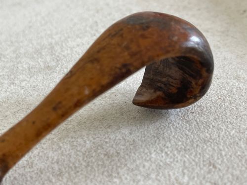 AN ANTIQUE WELL PATINATED SPOON WITH HOOK - ADDITIONAL PHOTO 5