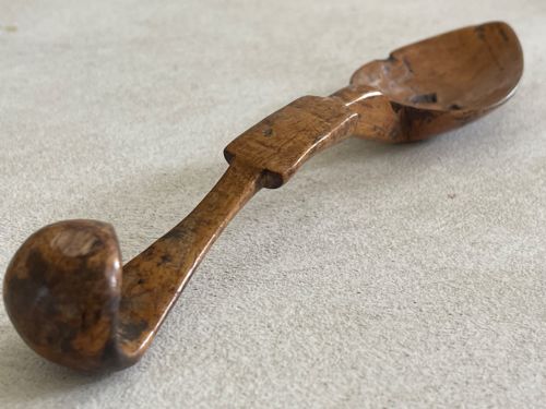 AN ANTIQUE WELL PATINATED SPOON WITH HOOK - ADDITIONAL PHOTO 6