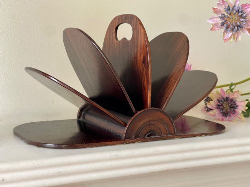 AN ANTIQUE ROSEWOOD REGENCY FAN SHAPED LETTER RACK STATIONERY HOLDER