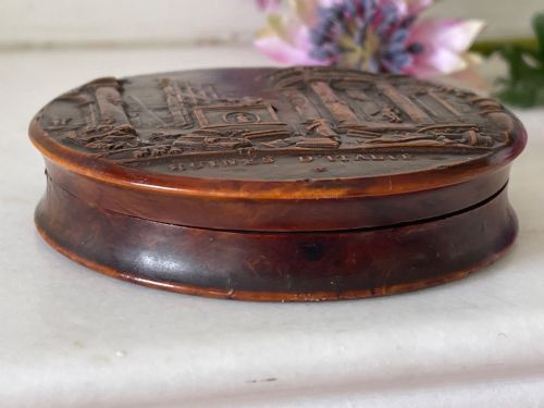 AN ANTIQUE PRESSED WOOD SNUFF BOX ENTITLED ' RUINES D' ITALIE' - ADDITIONAL PHOTO 5