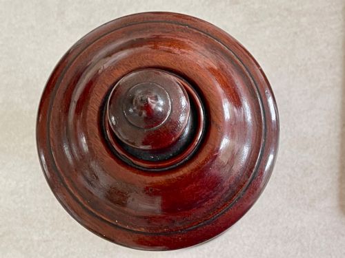 AN ANTIQUE TREEN SPICE OR SALT LIDDED POT - ADDITIONAL PHOTO 4
